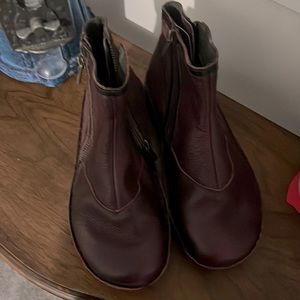 Naot Spello. Beautiful boot. Size Eur 38. Brand New.